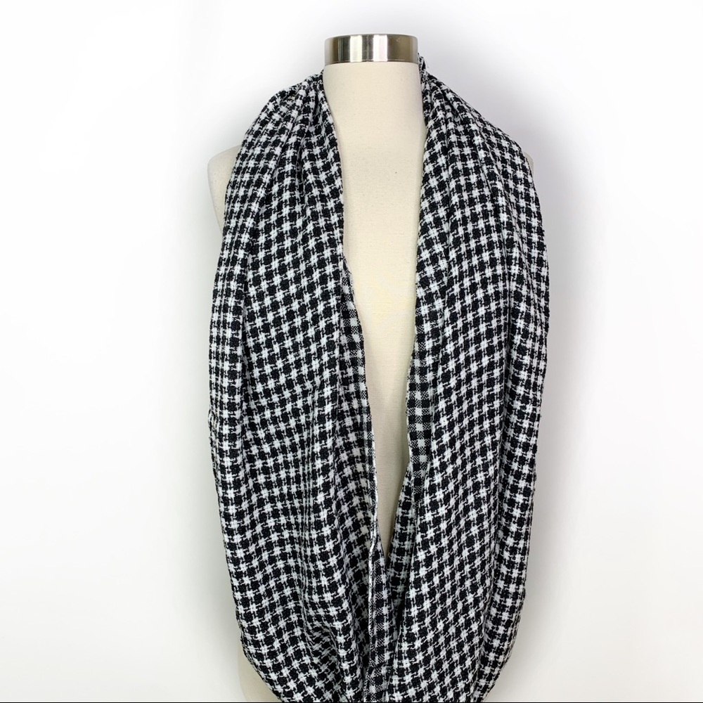 Stitch Fix Infinity Scarf black and white - Picture 2 of 6